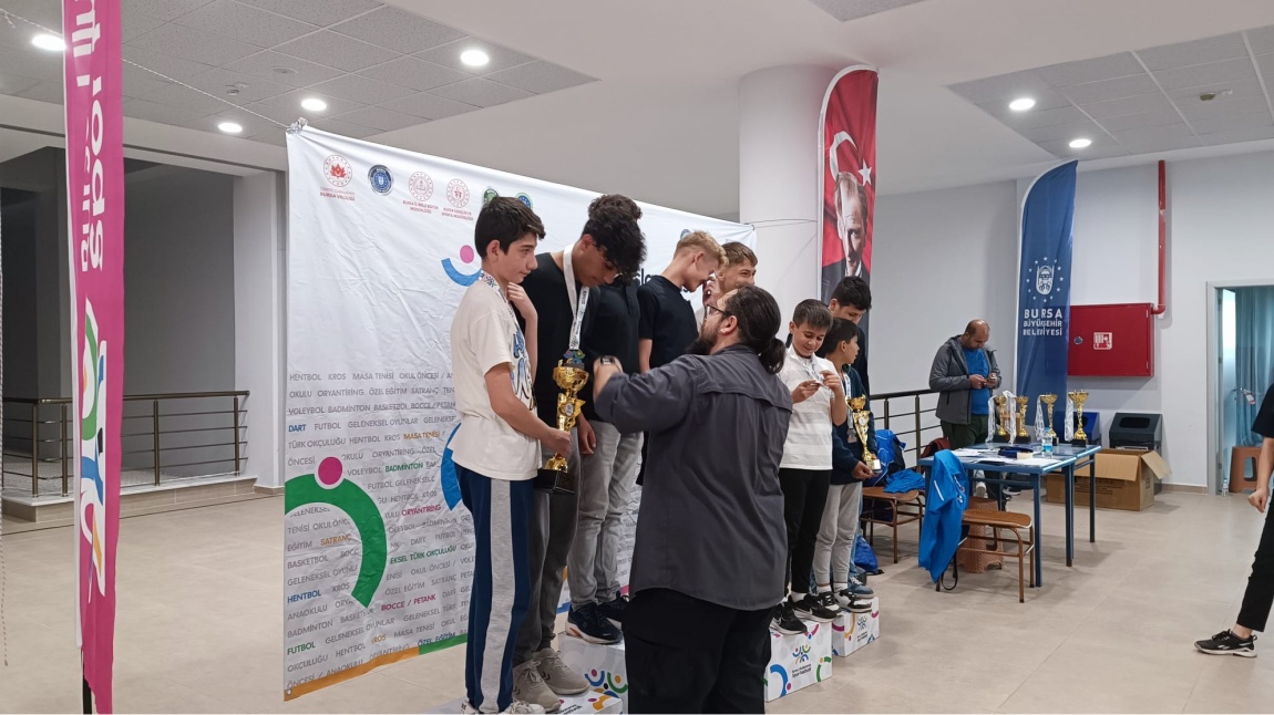 Bursa Uluslararası Spor Festivali Dart turnuvasinda öğrencilerimiz Yusuf Mete Akgül ve Ömer Alabit ikinci olmuştur.